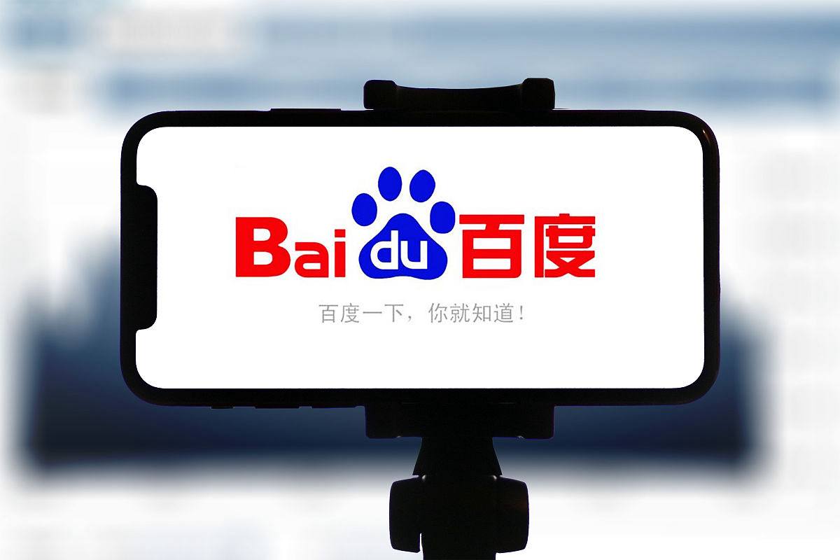 彩神登陆走秀时突然憋不住的萨摩耶